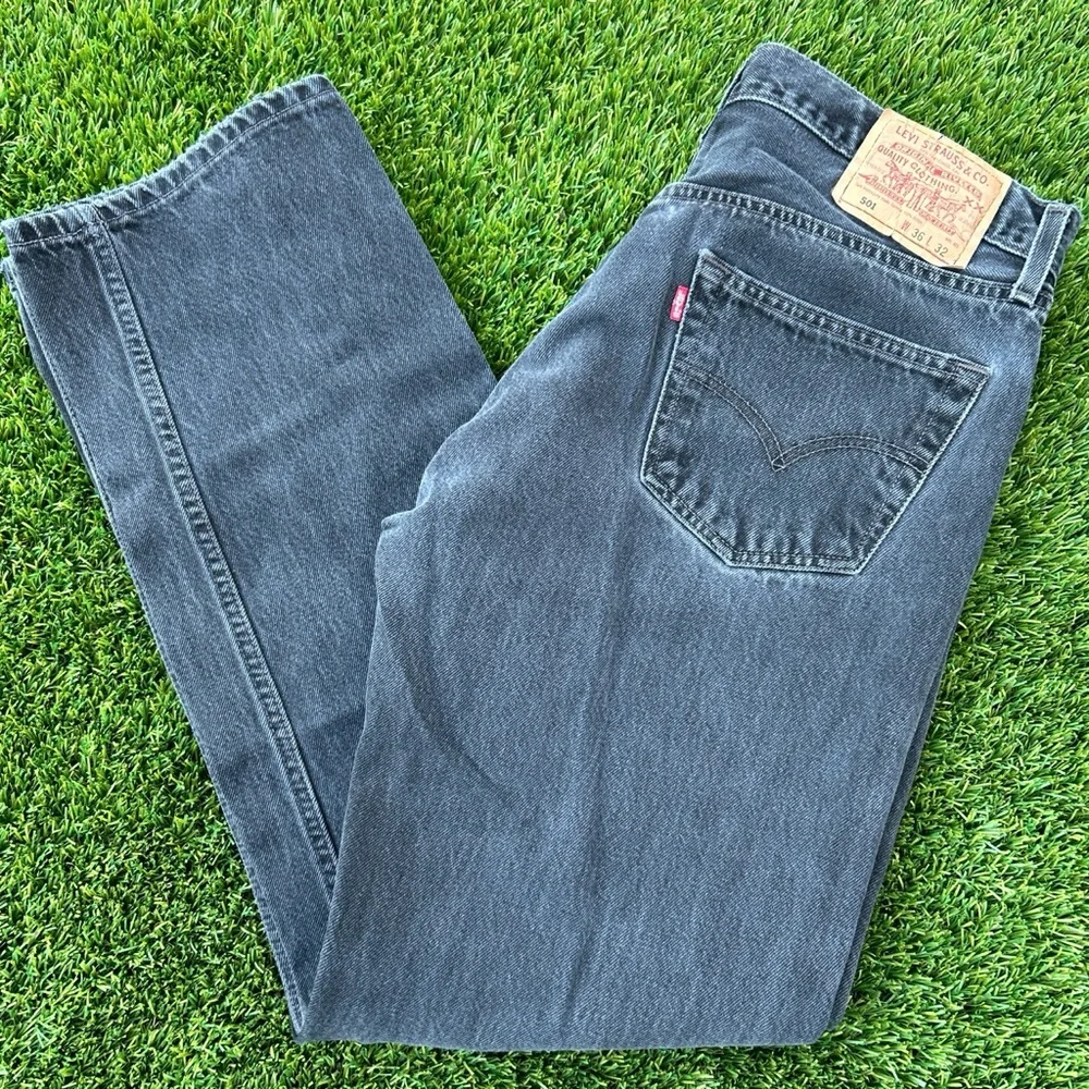 Vintage 2000 Levi’s 501 Jeans Actual 33x30
